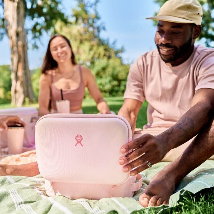 5-l-carry-outtm-lunch-box-a0 hf_s24_trillium_45_1.jpg