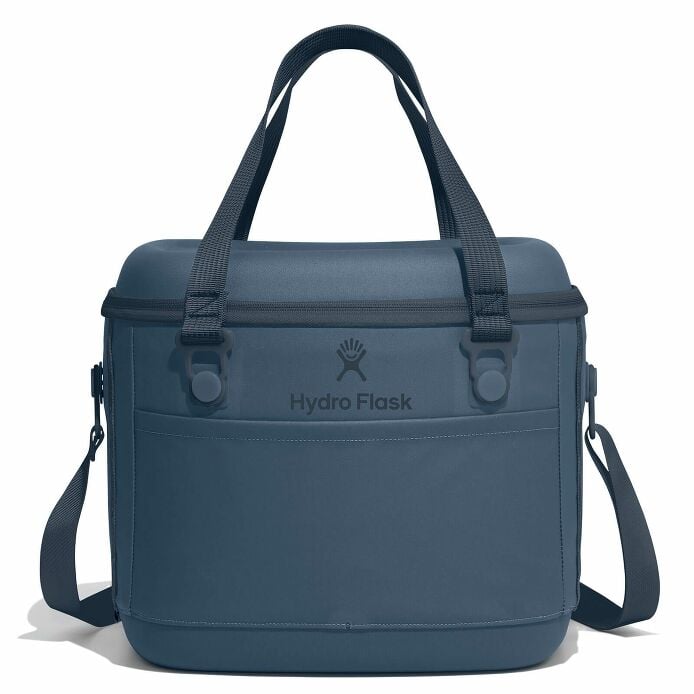 carryouttm-soft-cooler-15-l-d0 12pco384-carryout-cooler-15l-harbor-blue-straight_1.jpg