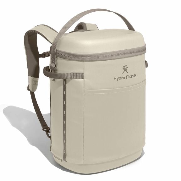 carryouttm-backpack-22-l-v8 18pco114-carryout-backpack-22l-oat-angled_1.jpg