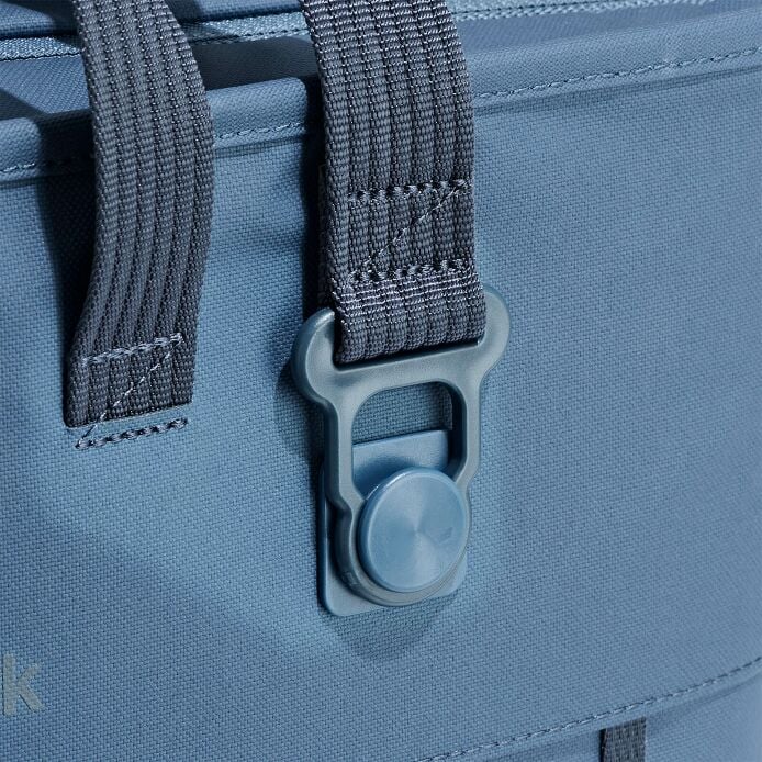 carryouttm-soft-cooler-tote-10-l-i1 250815_hydro_cooler_details_14838_6_3.jpg