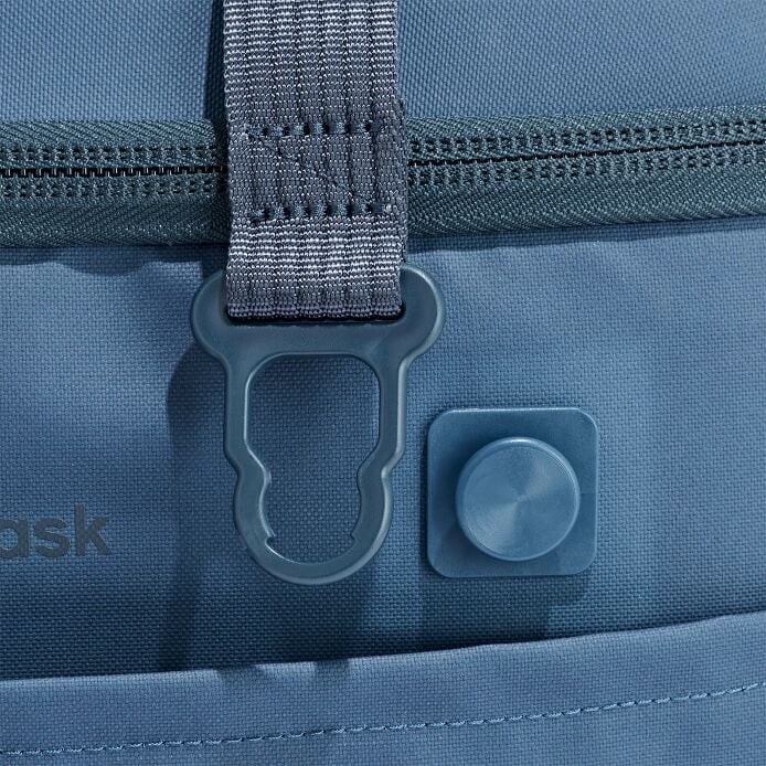 carryouttm-soft-cooler-10-l-o3 250815_hydro_cooler_details_14856_1_5.jpg
