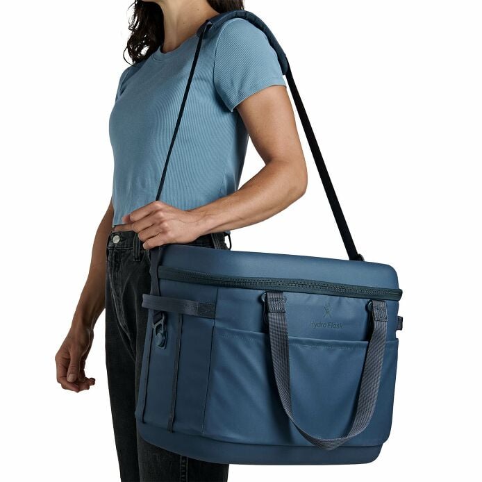 carryouttm-soft-cooler-30-l-w1 250815_hydro_s26_hb_14546_5.jpg