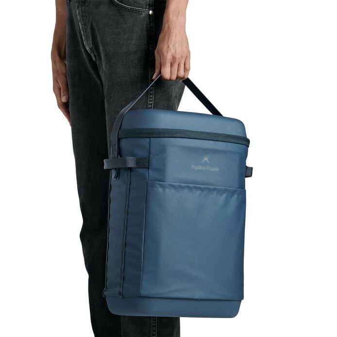 carryouttm-backpack-22-l-v8 250815_hydro_s26_hb_14597_6.jpg