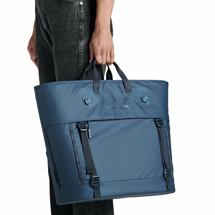 carryouttm-soft-cooler-tote-30-l-g9 250815_hydro_s26_hb_14619_2.jpg