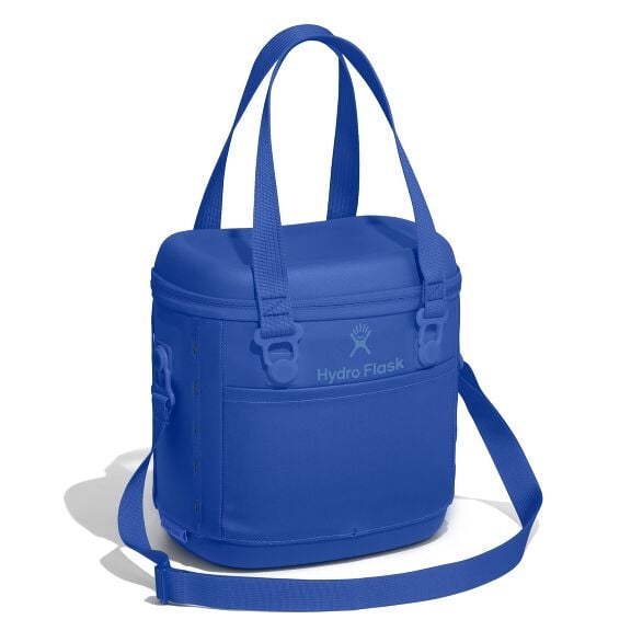 carryouttm-soft-cooler-10-l-o3 6pco382_carryout_cooler_10l_capri_blue_angled_1.jpg