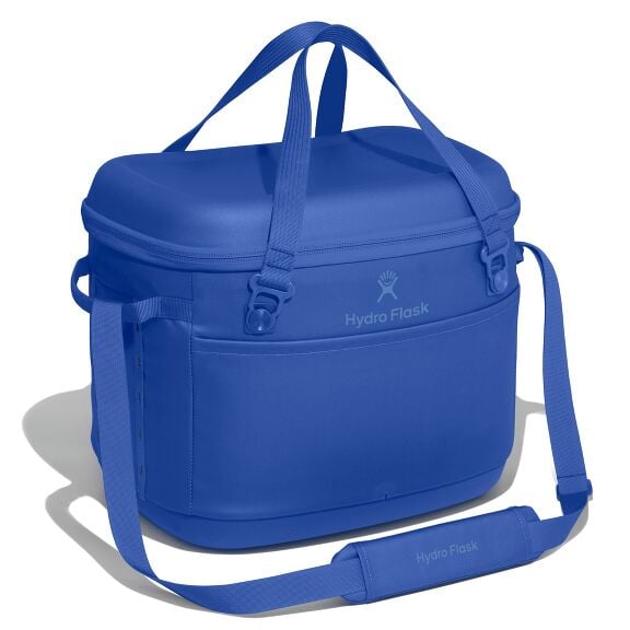 carryouttm-soft-cooler-30-l-w1 cpco382_carryout_cooler_30l_capri_blue_angled_1.jpg