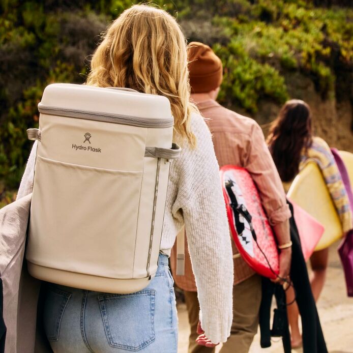 carryouttm-backpack-22-l-v8 hf_carryout_bouwer_d1_l1_torrey_pines_lifestyle_0974_2.jpg