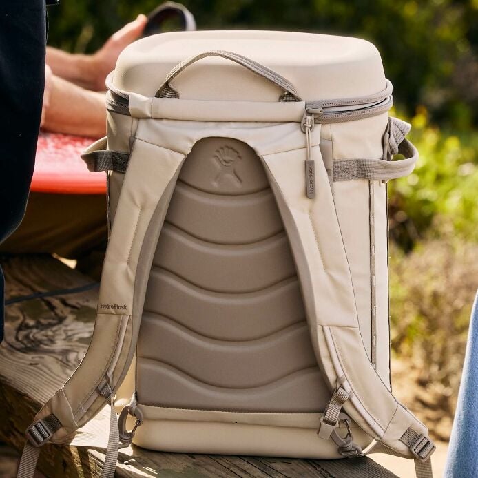 carryouttm-backpack-22-l-v8 hf_carryout_bouwer_d1_l1_torrey_pines_lifestyle_1841_3.jpg