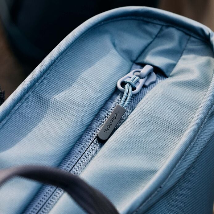 carryouttm-soft-cooler-tote-10-l-i1 hf_carryout_bouwer_d1_l1_torrey_pines_still_life_0112_4.jpg