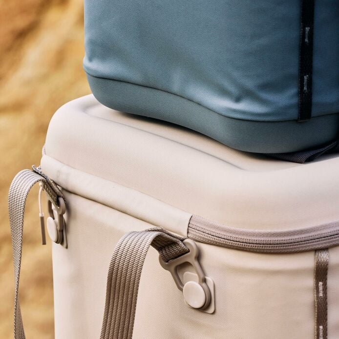 carryouttm-soft-cooler-15-l-d0 hf_carryout_bouwer_d1_l1_torrey_pines_still_life_0381_6.jpg