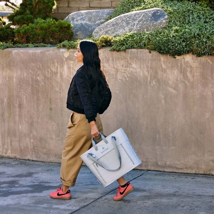 carryouttm-soft-cooler-tote-20-l-j4 hf_carryout_bouwer_d2_l1_stone_steps_0066_1.jpg