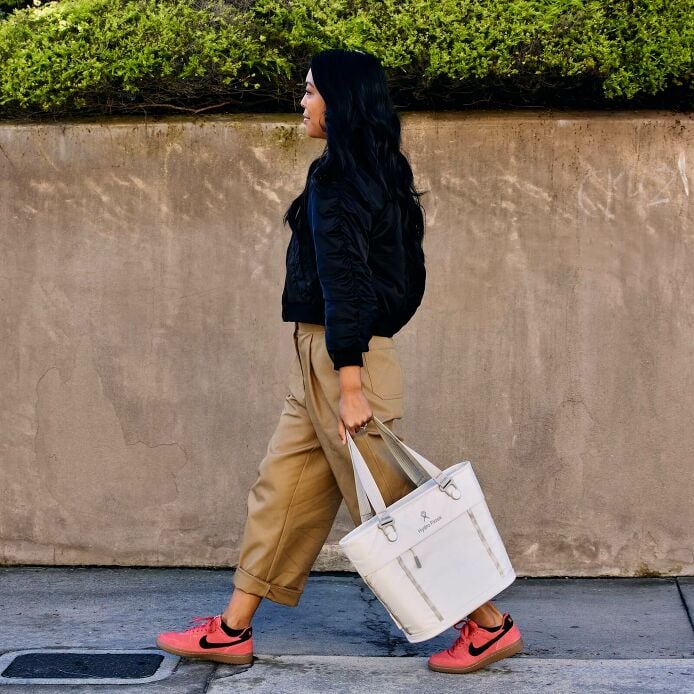carryouttm-soft-cooler-tote-10-l-i1 hf_carryout_bouwer_d2_l1_stone_steps_0131_3.jpg