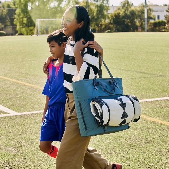 carryouttm-soft-cooler-tote-30-l-g9 hf_carryout_bouwer_d2_l2_parking_soccer_3406_1_1.jpg