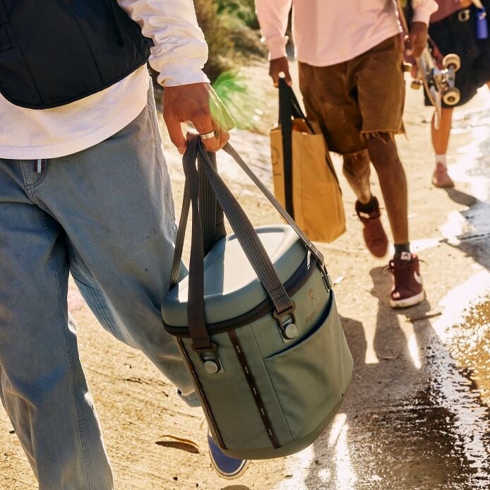 carryouttm-soft-cooler-10-l-o3 hf_carryout_bouwer_d2_l3_skate_ditch_3744_5.jpg