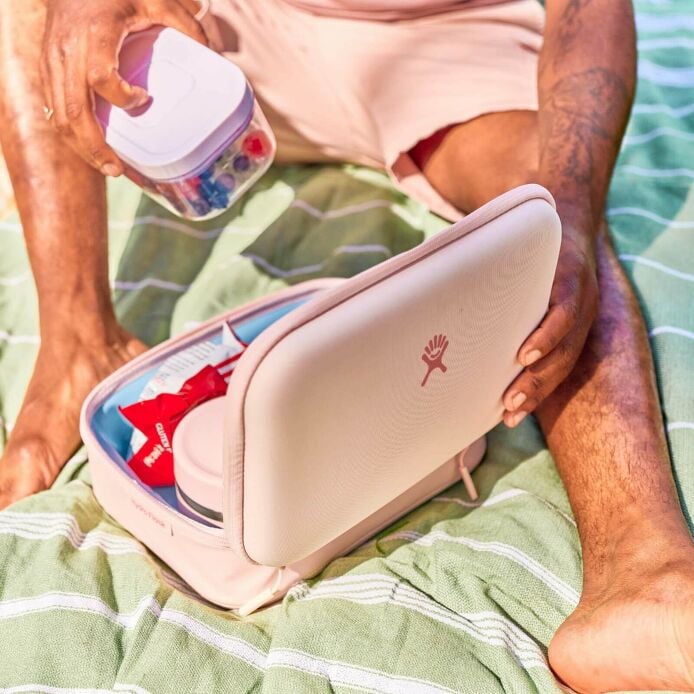 5-l-carry-outtm-lunch-box-a0 hf_s24_trillium_41_1.jpg