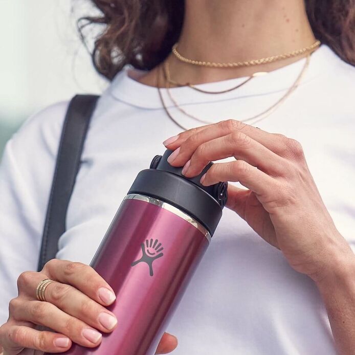 32-oz-lightweight-chug-cap-bottle-t9 hf_s26_lightweight_mcinnis_5123_1_8.jpg