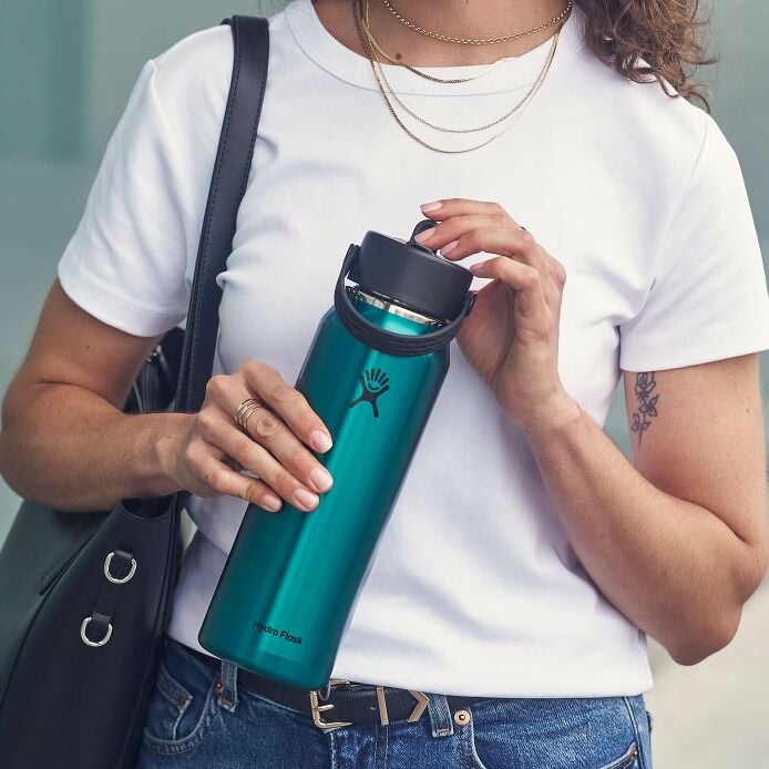 32-oz-lightweight-flex-straw-bottle-u0 hf_s26_lightweight_mcinnis_5167_2_3.jpg