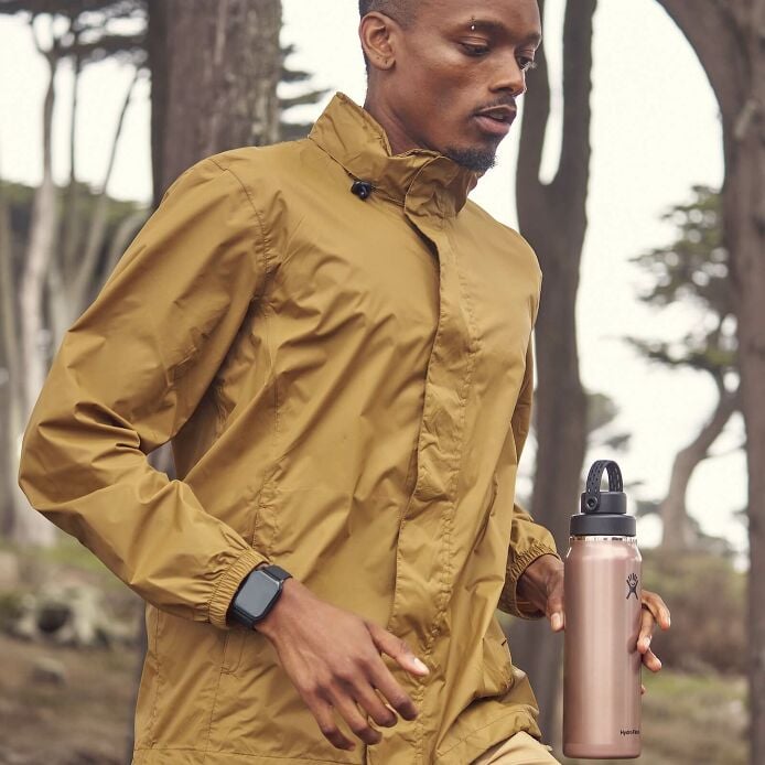 32-oz-lightweight-chug-cap-bottle-t9 hf_s26_lightweight_mcinnis_6206_1_2.jpg