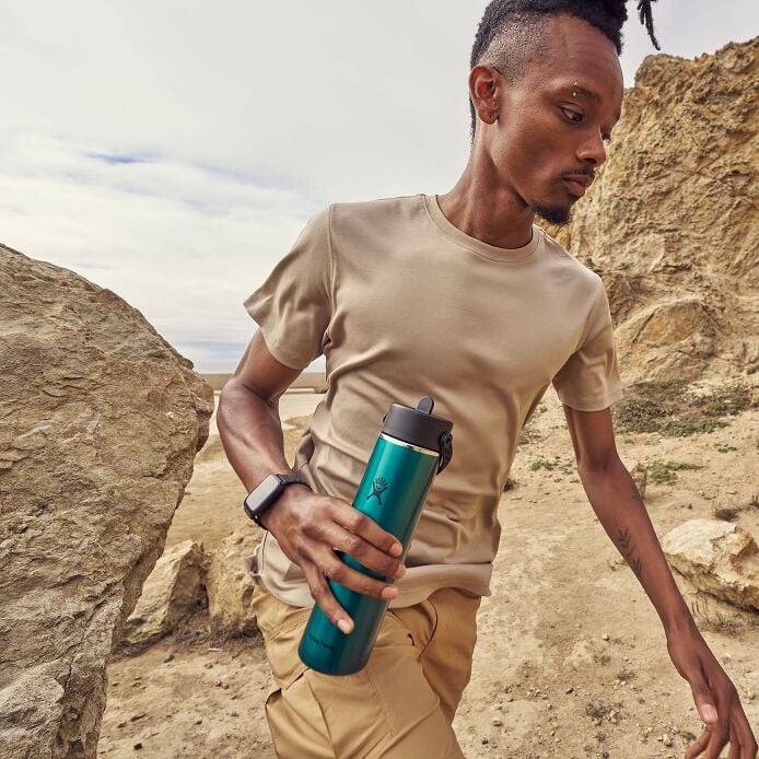 24-oz-lightweight-flex-straw-bottle-b8 hf_s26_lightweight_mcinnis_6828_4.jpg