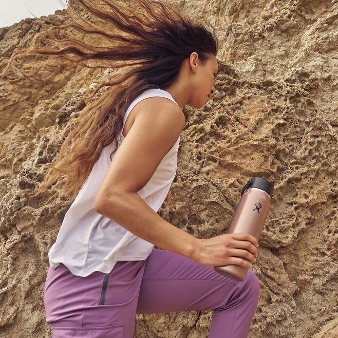 32-oz-lightweight-flex-straw-bottle-u0 hf_s26_lightweight_mcinnis_6946_1_3.jpg