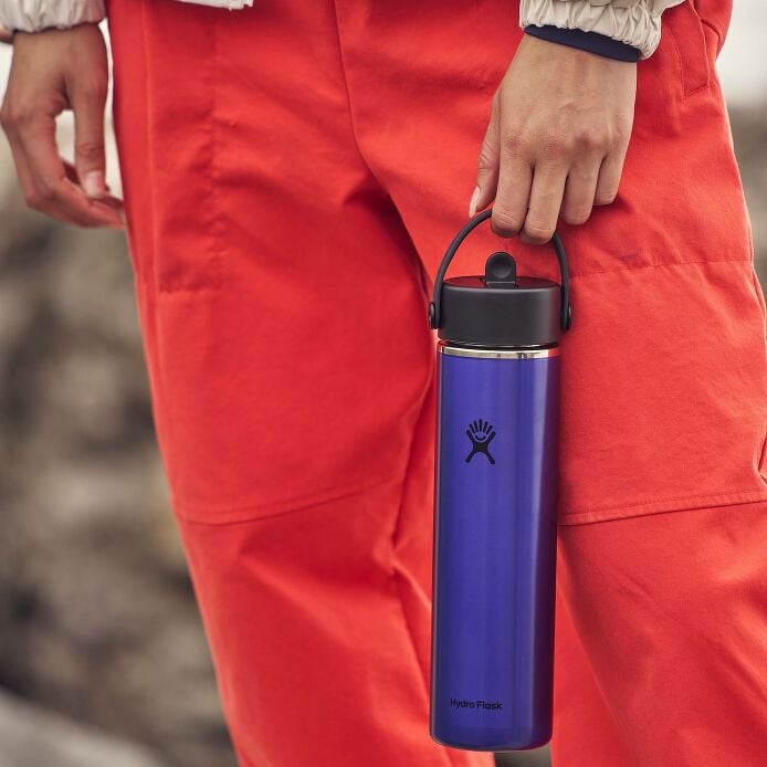 24-oz-lightweight-flex-straw-bottle-b8 hf_s26_lightweight_mcinnis_7443_3.jpg