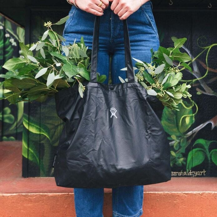 20-l-tag-along-tote-v4 s25_tagalongtote_post_3_1_1_1.jpg